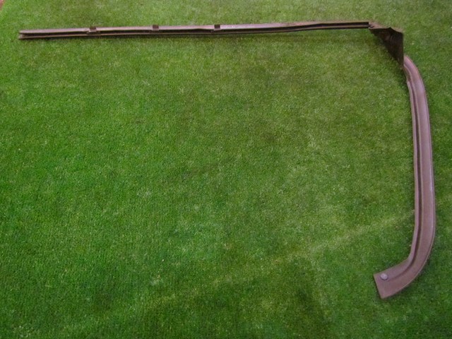 2007 BMW M6 Convertible Passenger Door Molding Seal