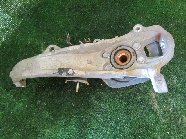 2008 Infiniti G35xS Front LH Driver Spindle