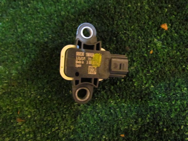 2014 Nissan Juke NIsmo RS Side Impact Sensor 98836 1MA0A