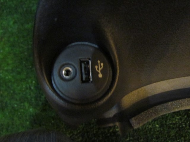 2014 Nissan Juke Nismo Power Outlet & USB Panel 68252 1KA0A