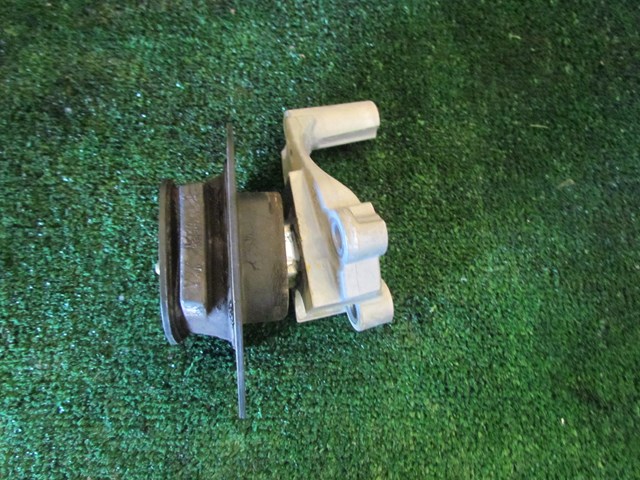 2014 Nissan Juke Nismo RS RH Passenger Transmission Bracket