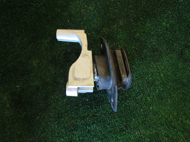 2014 Nissan Juke Nismo RS RH Passenger Transmission Bracket