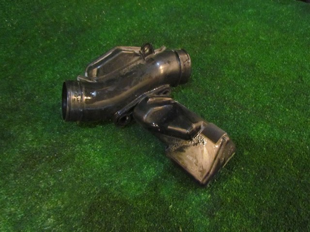 2005 Infiniti G35 Coupe Air Intake Tube