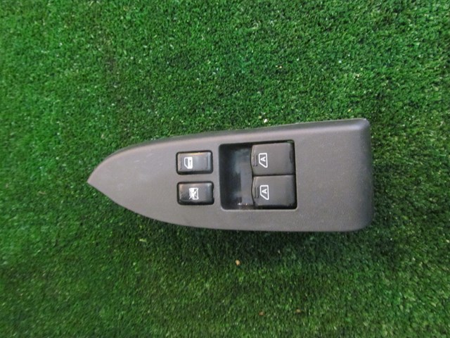 2005 Infiniti G35 Coupe Front LH Driver Master Door Switch