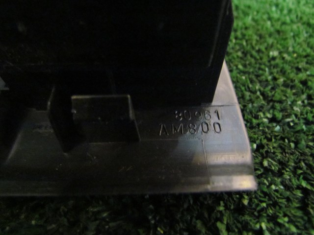 2005 Infiniti G35 Coupe Front LH Driver Master Door Switch