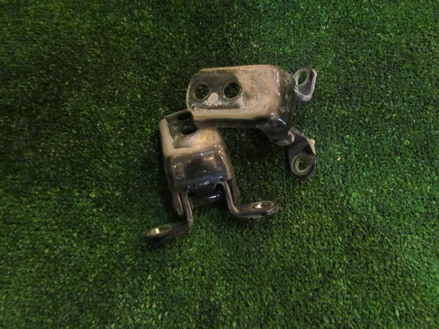 2005 Infiniti G35 Coupe RH Passenger Door Hinges