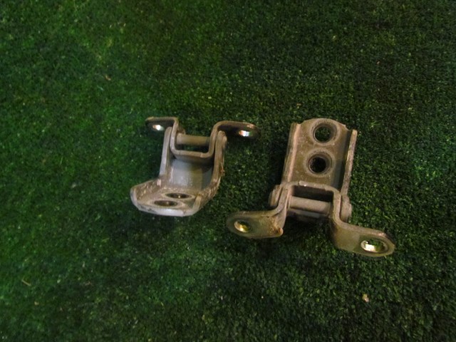 2005 Infiniti G35 Coupe LH Driver Door Hinges