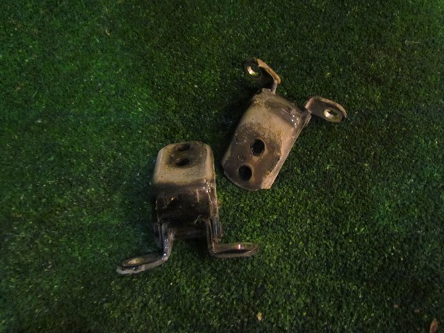 2005 Infiniti G35 Coupe LH Driver Door Hinges