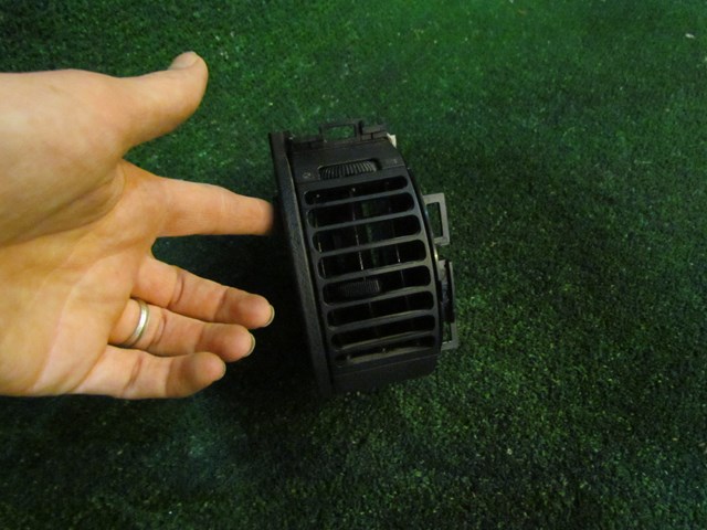 2005 Infiniti G35 Coupe LH Driver Inner Dash Vent 68761 AC700