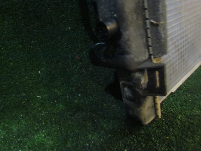 2005 Infiniti G35 Coupe AT Radiator- Missing 3 Mounting Pins