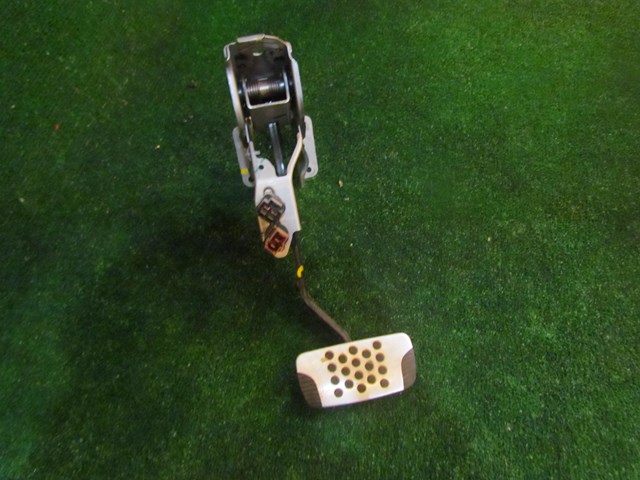 2005 Infiniti G35 Coupe AT Brake Pedal
