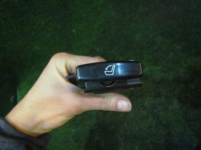 2005 Infiniti G35 Coupe Rear Seat Back Release