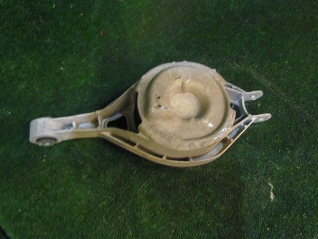 2005 Infiniti G35 Coupe Rear LH Driver Spring Cup