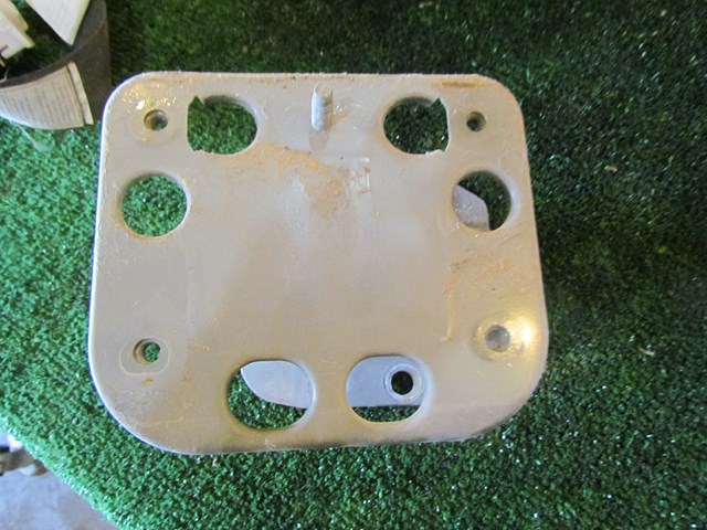 2005 Infiniti G35 Coupe RH Rear Bumper Reinforcement Mount