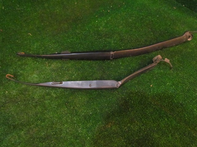 2005 Infiniti G35 Cpe Wiper Arm Set