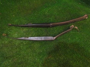 2005 Infiniti G35 Cpe Wiper Arm Set
