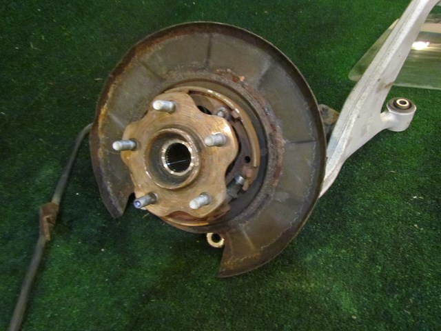 2005 Infiniti G35 Rear RH Spindle & Upper Control Arm