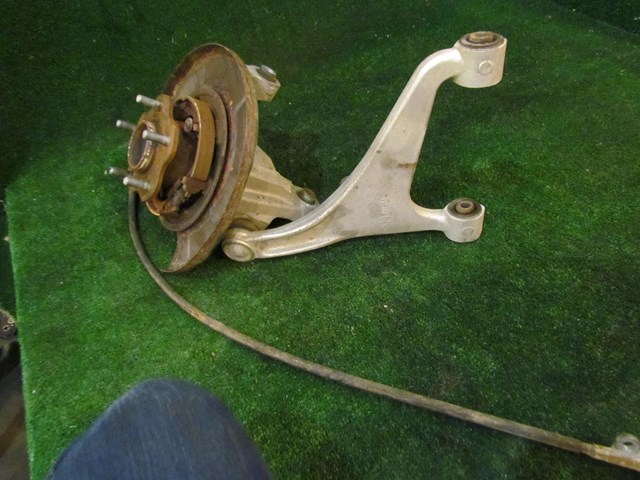 2005 Infiniti G35 Rear RH Spindle & Upper Control Arm