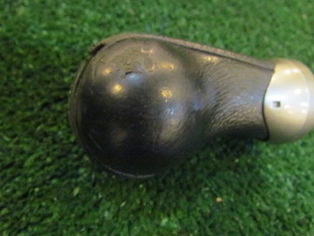 2005 Infiniti G35 Coupe MT Shift Knob-See Details