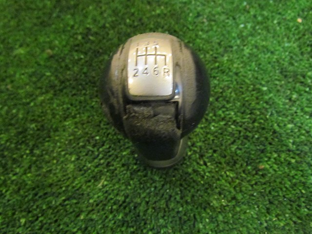 2005 Infiniti G35 Coupe MT Shift Knob-See Details