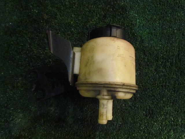 2005 Infiniti G35 Coupe Power Steering Fluid Reservoir