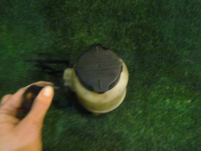 2005 Infiniti G35 Coupe Power Steering Fluid Reservoir