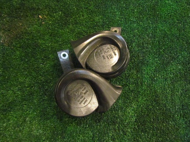 2005 Infiniti G35 Coupe Rev-Up Horn Set