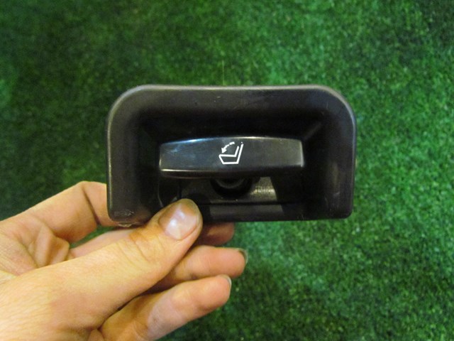 2005 Infiniti G35 Coupe Rear Seat Release Pull