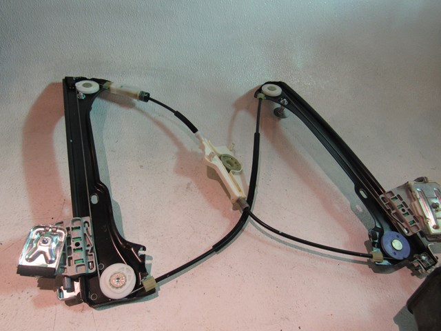 2014 Nissan 370z RH Passenger Window Regulator