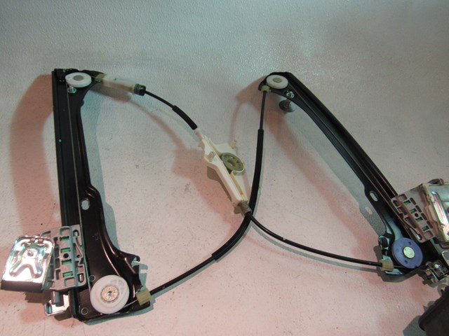 2014 Nissan 370z RH Passenger Window Regulator