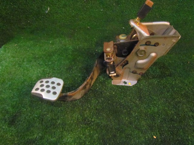 2005 Infiniti G35 Coupe Clutch Pedal