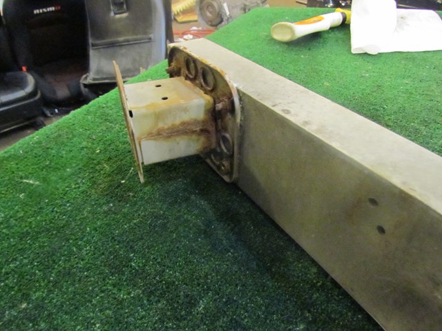 2005 Infiniti G35 Cpe Rear Bumper Reinforcement & LH Mount