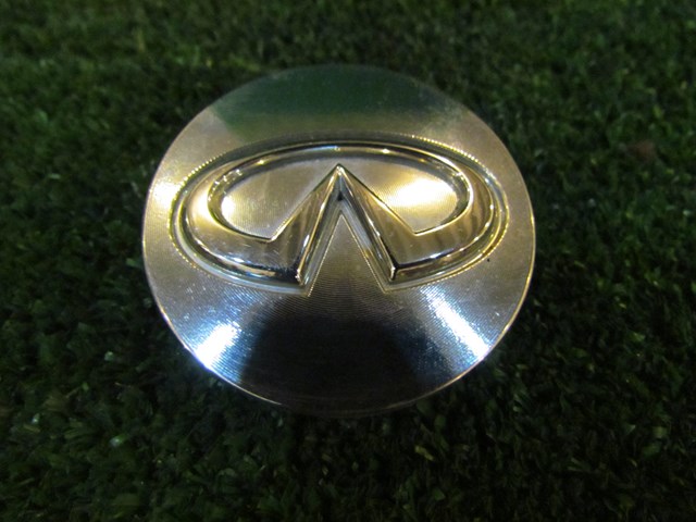 2008 Infiniti G35xS 18 inch XS wheel center cap