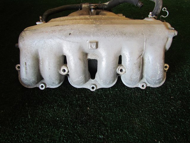 2001 Lexus IS300 Upper Intake Manifold