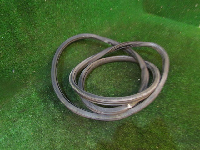 2005 Audi Allroad Front RH Passenger Side Door Seal on Body