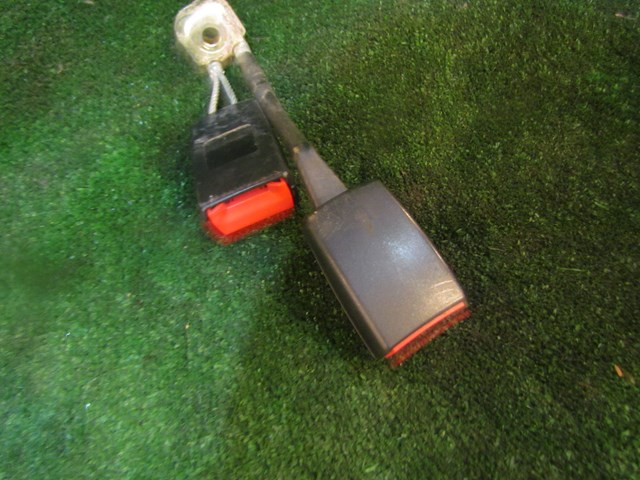 2005 Audi Allroad Rear LH & Center Seat Belt Buckles