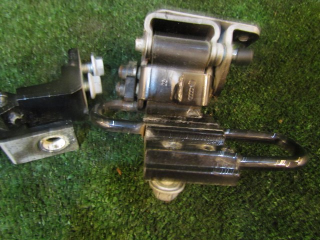 2005 Audi Allroad RH Spare Spacer w/Carpet