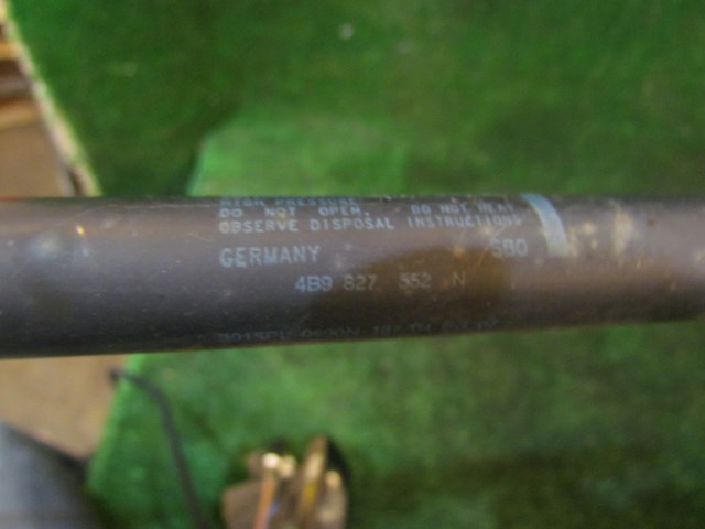 2005 Audi Allroad Hatch Strut Set