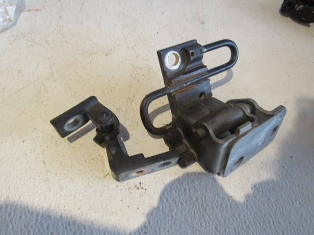 2005 Audi Allroad Front LH Driver Door Hinges