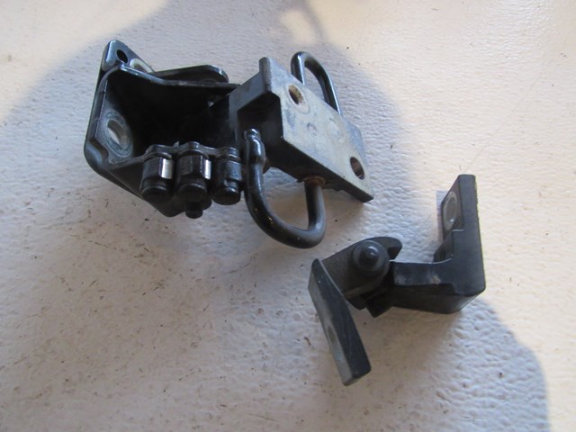 2005 Audi Allroad Front LH Driver Door Hinges