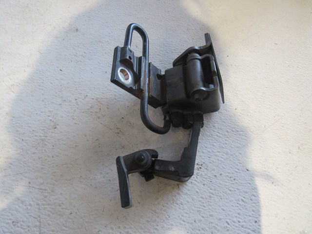 2005 Audi Allroad Front LH Driver Door Hinges
