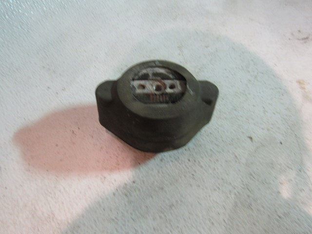 2005 Audi Allroad 4.2l LH Driver Transmission Mount