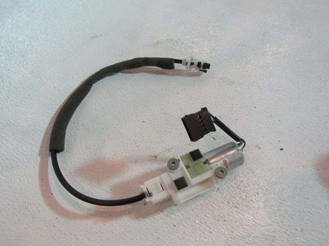 2001 Audi A8L D2 RH Seat Belt Height Adjust Motor