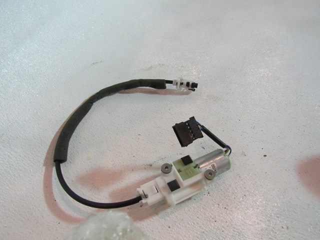 2001 Audi A8L D2 RH Seat Belt Height Adjust Motor