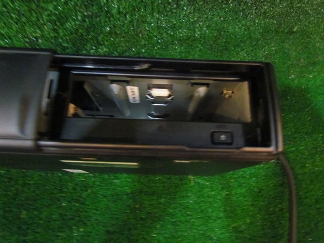 2001 Audi A8L D2 6 Disc Changer-No Cartridge