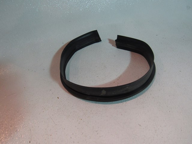 2001 Audi A8L D2 Rear LH Seal on Chrome trim