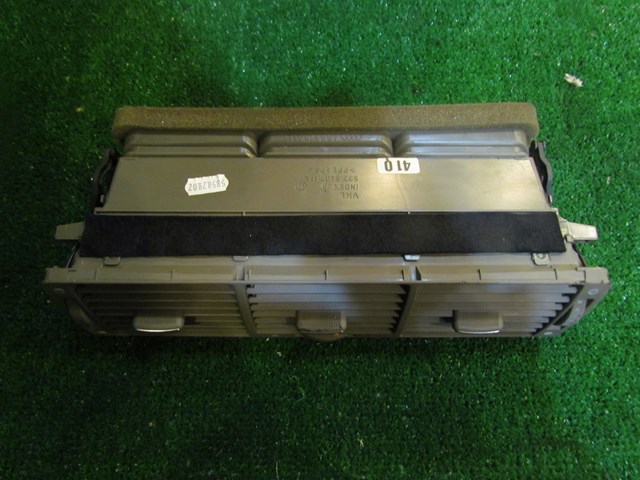 2001 Audi A8L D2 Front Center Dash Vent-Tan