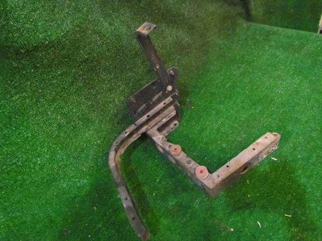 2001 Audi A8L D2 RH Passenger Headlight Bracket 4D0 807 254