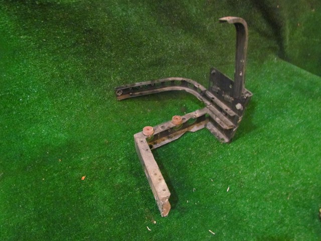 2001 Audi A8L D2 RH Passenger Headlight Bracket 4D0 807 254