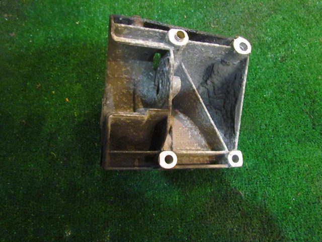 2001 Audi A8L D2 AC Compressor Bracket or Mount